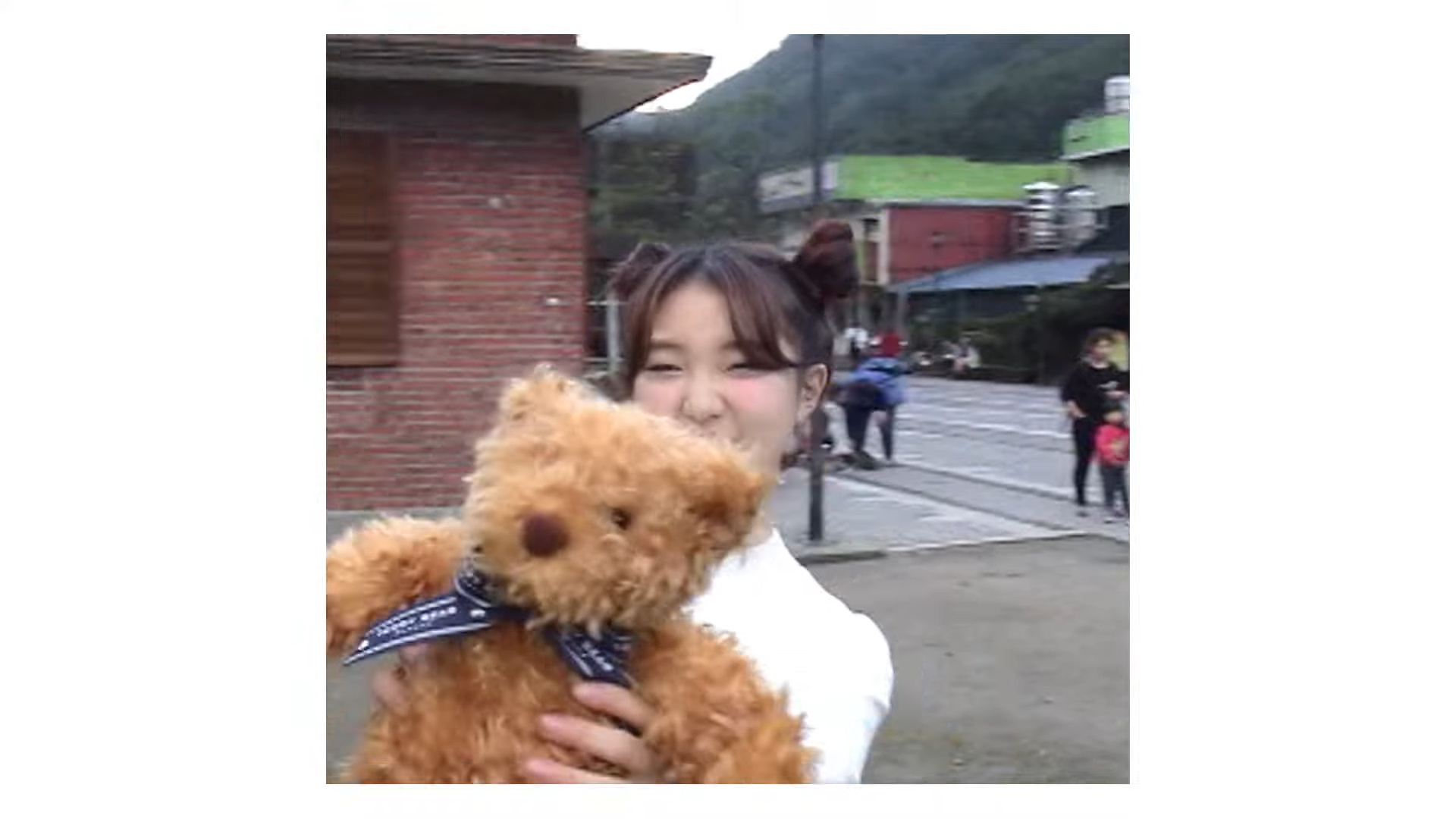 Yeojin holding a teddy bear.